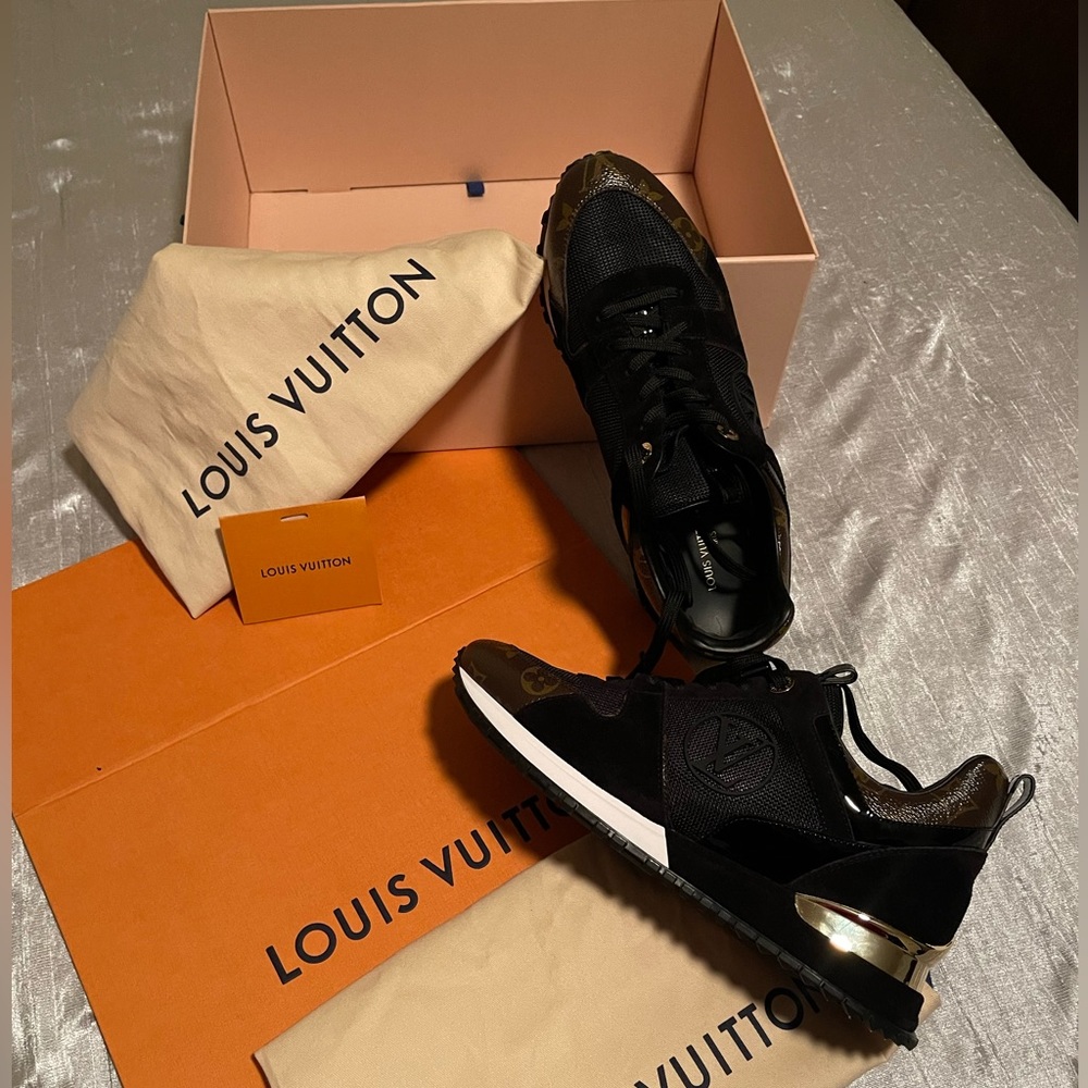 Brand New Women’s Louis Vuitton Sneakers size 9 never worn